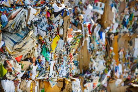 Výkup papíru; V areálu TSR Express probíhá výkup časopisů, novin a letáků. Výkup papíru; V areálu TSR Express probíhá výkup časopisů, novin a letáků.